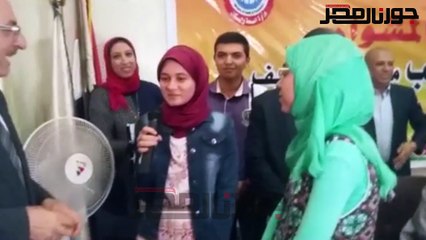 الاولى على الثانوية العامة تطالب بكابلات تليفونات ارضية لقريتها في بني سويف