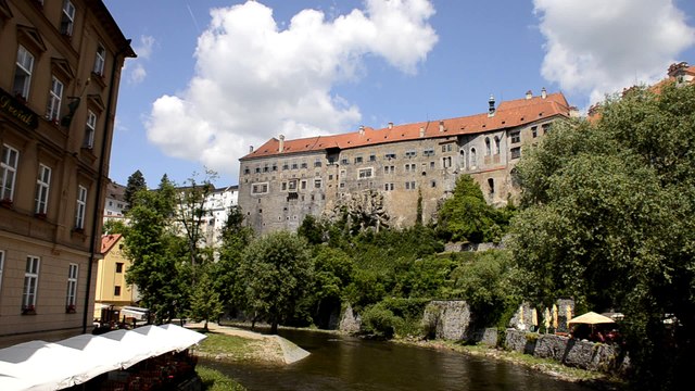 Bohême méridionale à Český Krumlov, château, rivière Vltava (Moldau), musique tzigane