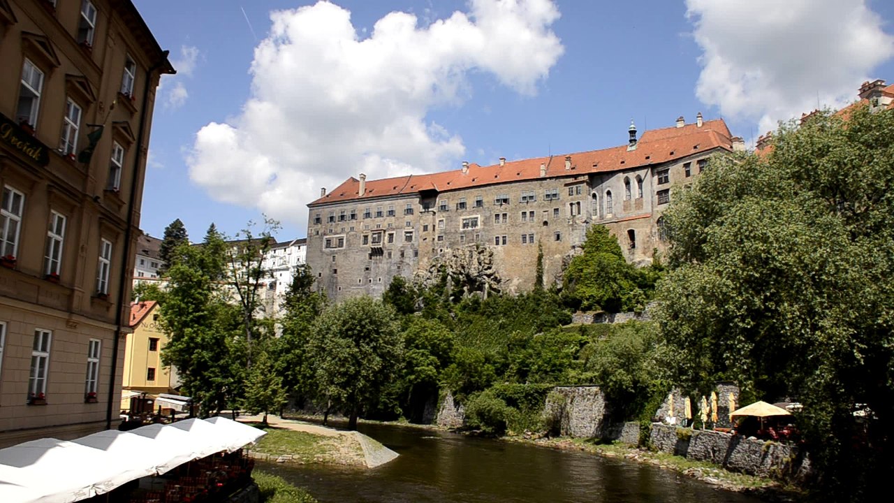 Bohême méridionale à Český Krumlov, château, rivière Vltava (Moldau), musique tzigane