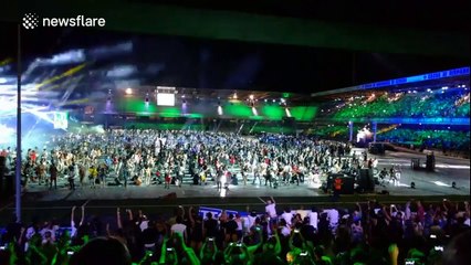 Over a thousand musicians gather 'Smells Like Teen Spirit'