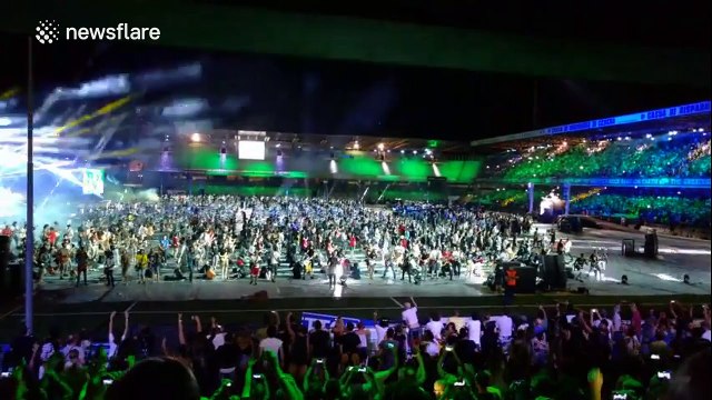 Over a thousand musicians gather 'Smells Like Teen Spirit'