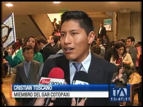 Graduados de alto rendimiento recibe becas del Senescyt