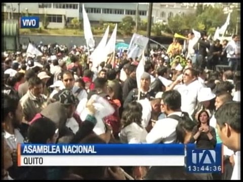 Augusto Espinosa presenta argumentos de defensa en el marco del juicio político