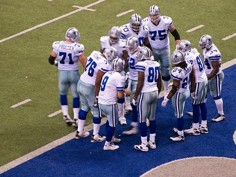 Dallas Cowboys bus collides with van in Arizona, four killed in fatal crash