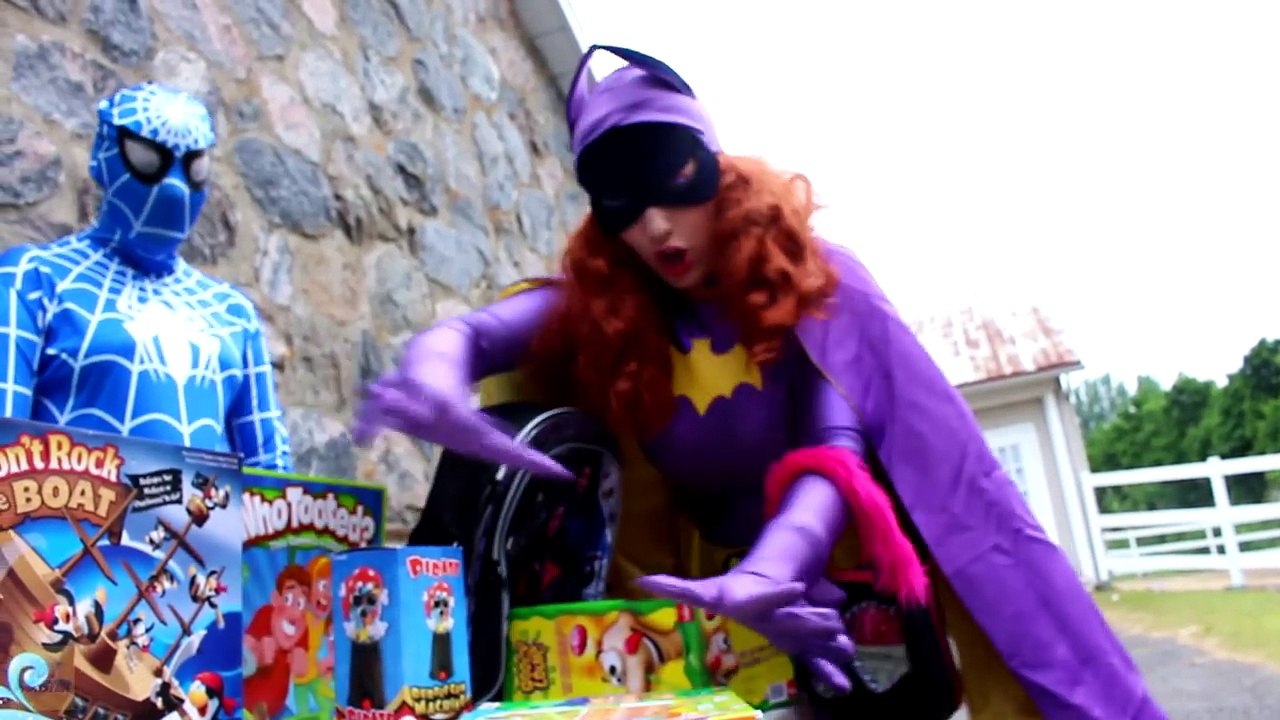 Spiderman & Frozen Elsa vs Maleficent! w- Pink Spidergirl, Anna, Batman, Candy & Giant Suprise Egg