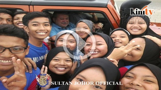 Nak saya belanja makan, tanya Sultan Johor kepada pelajar