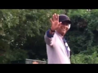 KABALI Super Star RajniKanth Walking In USA Like A Common Man Without Bodyguards - REAL HERO