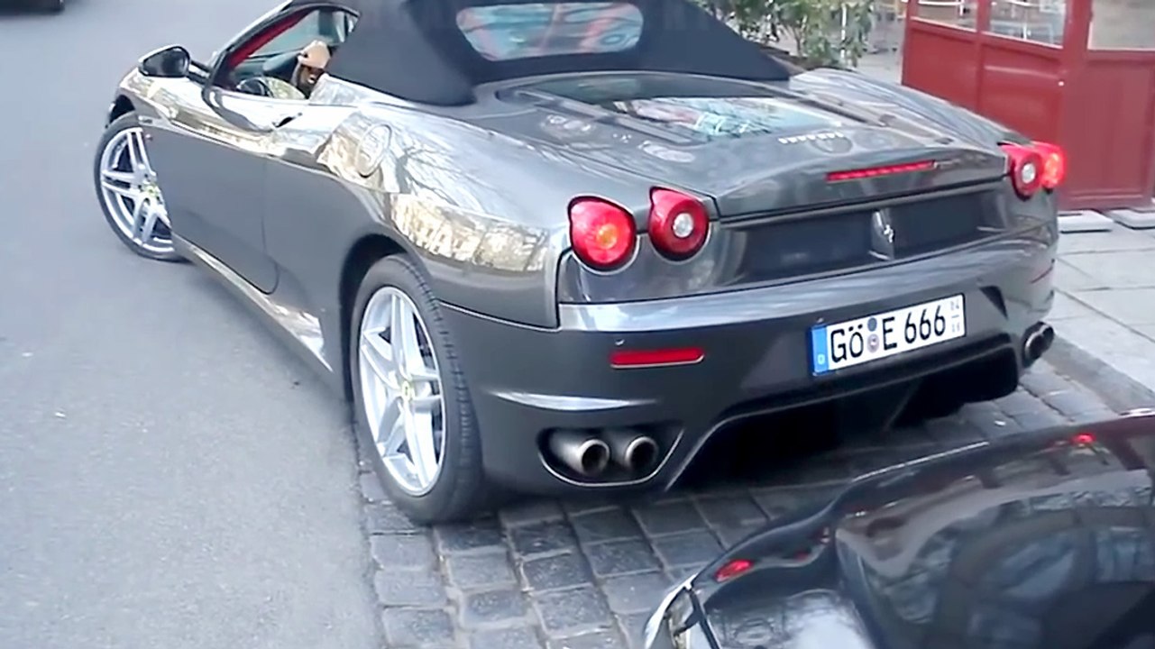 Une compilation de roads rages et d'accidents rigolos avec des femmes