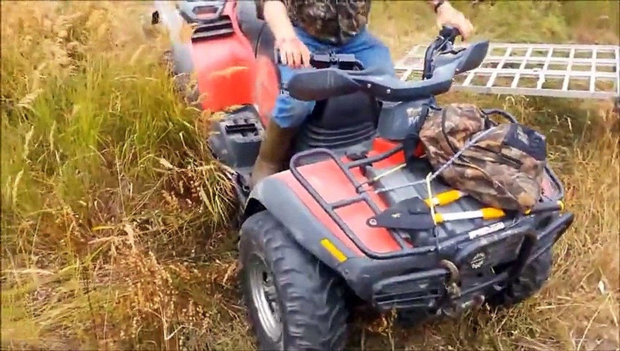 Un papy foire le chargement de son quad sur un pickup !
