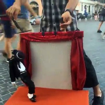 Michael Jackson réincarné par un artiste talentueux... . à voir absolument !