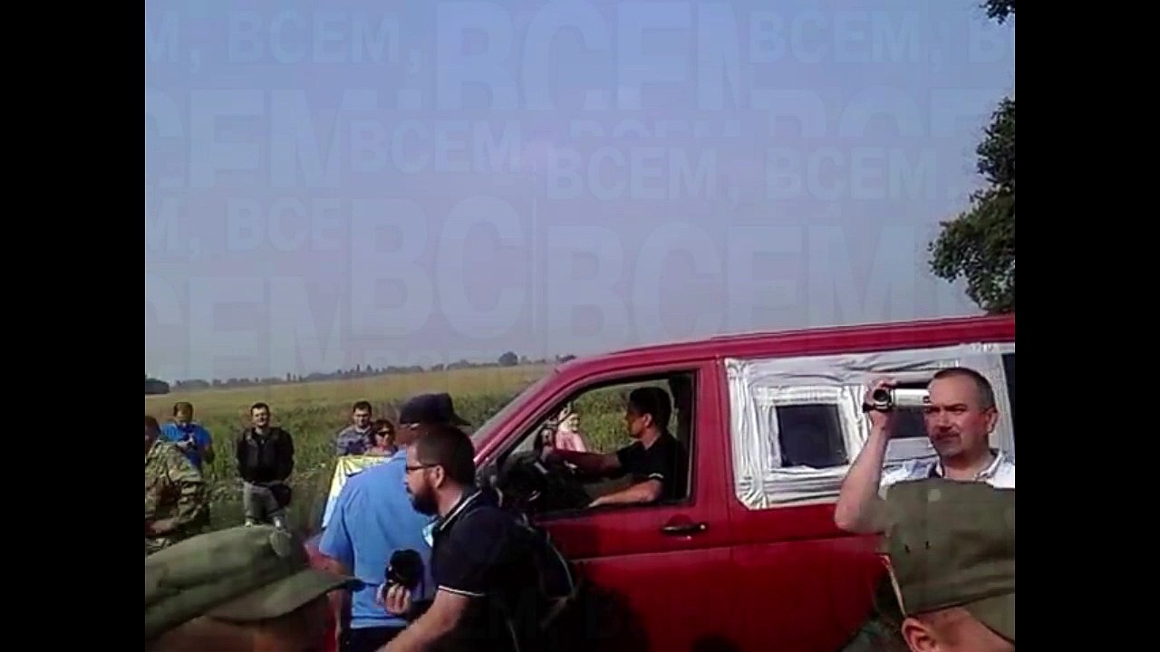 Вот они и встретились:  "Крестный ход Путина" с проукраинскими активистами