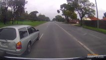 Road Rage : cet abruti bloque un camion sur la route !