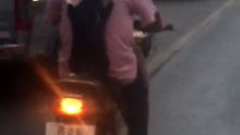 Ce motard a un passager très particulier, vous n’en croirez pas vos yeux !