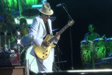 Carlos Santana demuestra su dostes en el Starlite