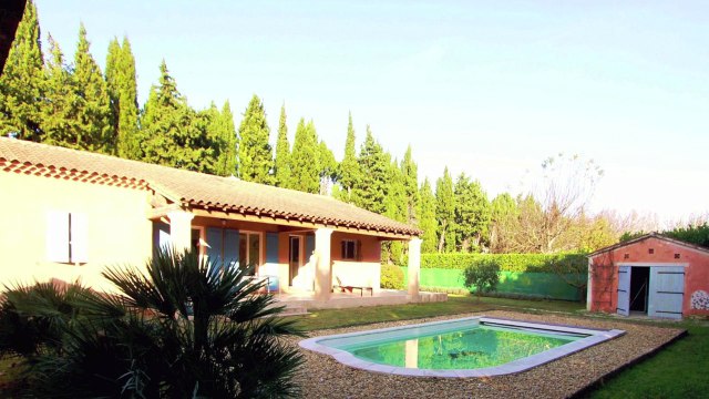 Proche Saint Rémy de Provence A VENDRE VILLA de plain pied 125 m² sur terrain de 1200m² avec Piscine