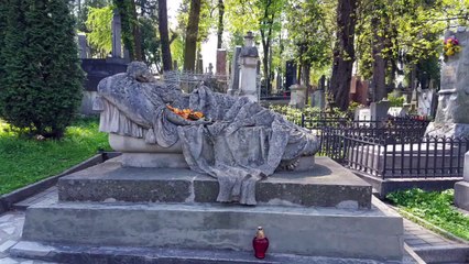 Lychakiv cemetery. Excursion with English guide and interpreter in Lviv%2C Ukraine