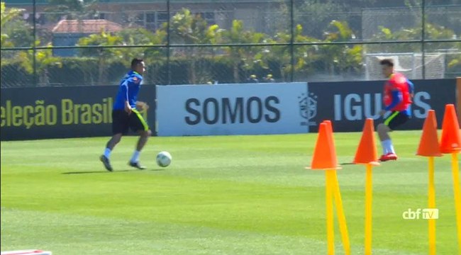 Treino tático da Seleção tem belo gol de Neymar