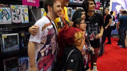 またMobbedキャンパス。 アニメの人を失ったポーズとAkidearest