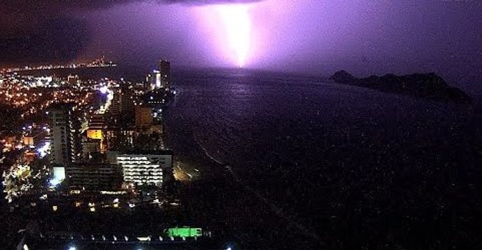 Timelapse Shows Dramatic Storm Over Mazatlán