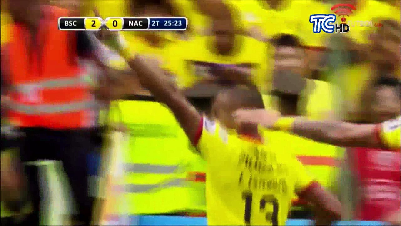 Luego de la victoria de Barcelona celebraron bañando a María José Flores