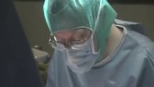 Operation d'un gliome  avec le patient éveillé
