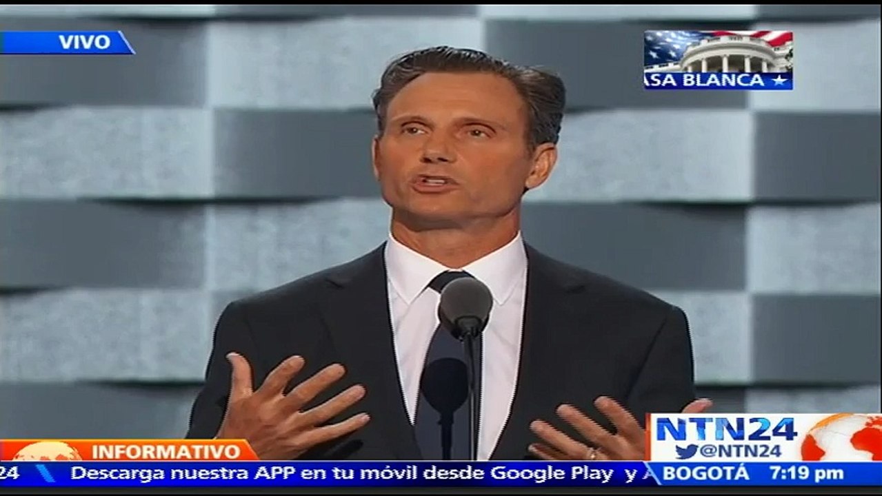 Actor Tony Goldwyn manifiesta su apoyo a la candidata Hillary Clinton durante la Convención Demócrata