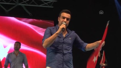 Sanatçılar "Demokrasi Nöbeti"Nde (3)