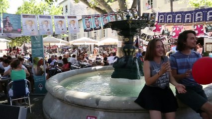 Gérald Dahan nous fait visiter Avignon durant le festival Off