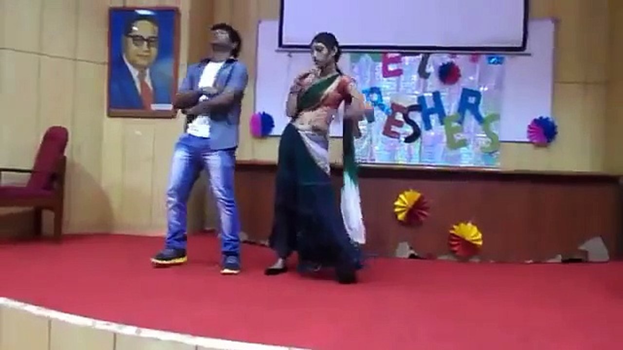 Omg H0t Dance In Freshers Party In front Of Principal