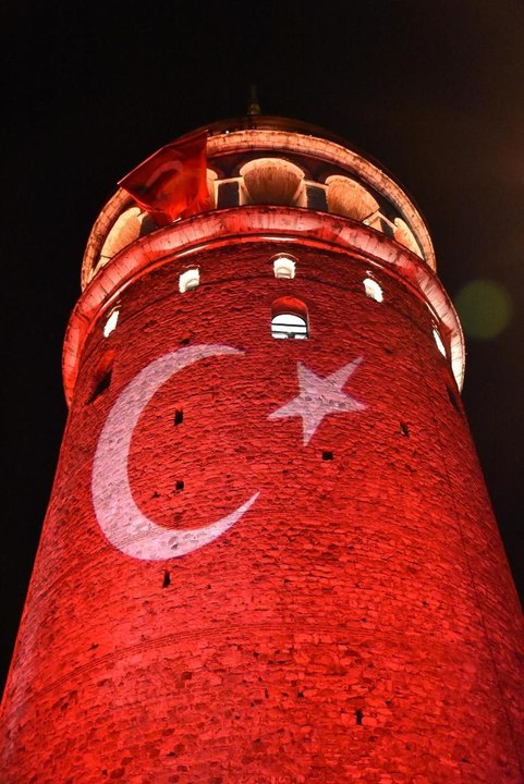 Galata Kulesi ay yıldıza büründü