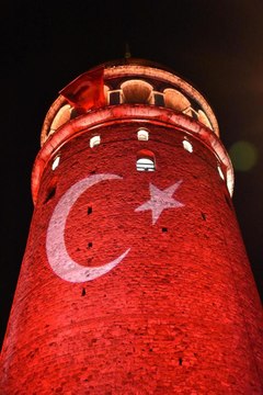 Galata Kulesi ay yıldıza büründü