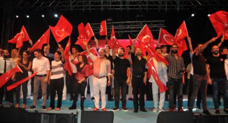 Antalya'daki Demokrasi Nöbetine Sanatçılardan Destek