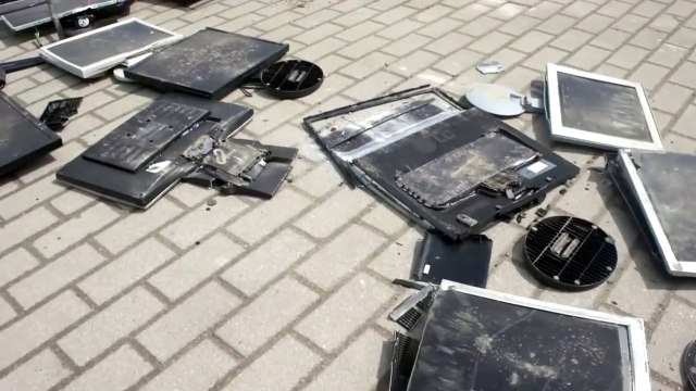 Un rouleau compresseur peut-il écraser des écrans d ordinateurs