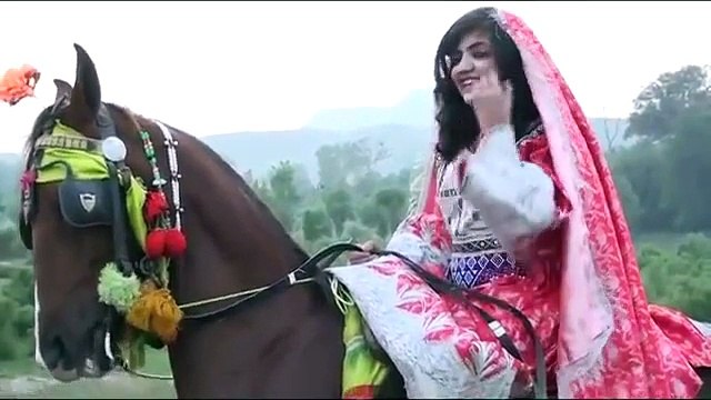 Kashmala Gul Pashto Singer New Song 2016 Very Funny Clip