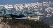 Brezilya'da İki Savaş Uçağı Havada Çarpıştı