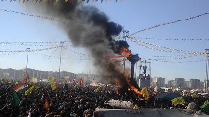 Newroza Amedê ya 2014an - Hilbûna Agirî - 2014-03-21 14.24.00