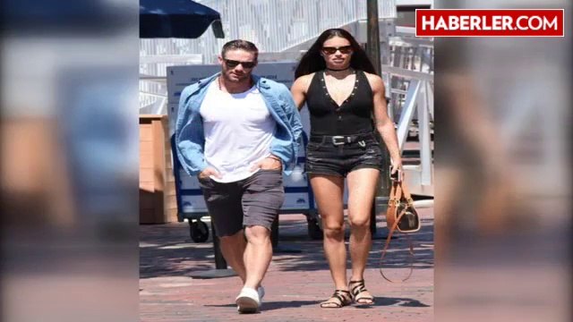Adriana Lima Yeni Sevgilisiyle İlk Kez El Ele Görüntülendi