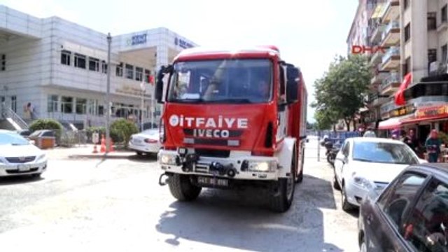 Asansörde Mahsur Kalan Genç Kızı İtfaiye Kurtardı