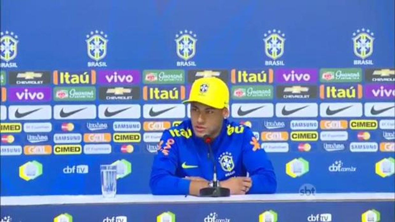 Neymar se irrita com jornalistas durante coletiva de imprensa
