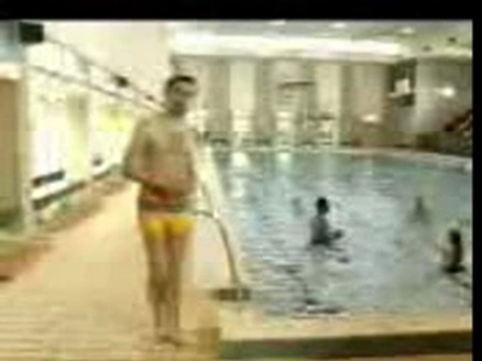 En la piscina mr been