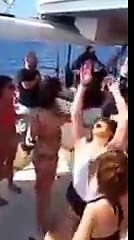 Des vacanciers Anglais se moquent complètement des réfugiés Syriens !