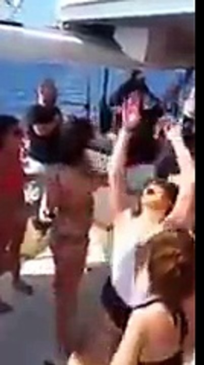 Des vacanciers Anglais se moquent complètement des réfugiés Syriens !