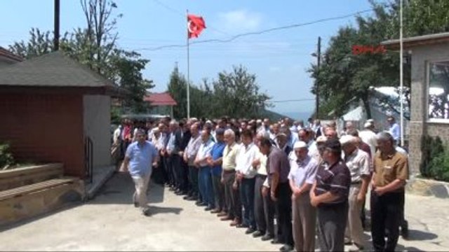 Münih'teki Avm Saldırısında Ölen Genç Düzce'de Toprağa Verildi