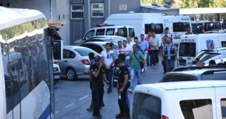 İzmir Foça'da 100 asker serbest bırakıldı!
