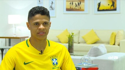 Douglas Santos fala sobre cobrança por ouro e sonho de jogar no Maracanã