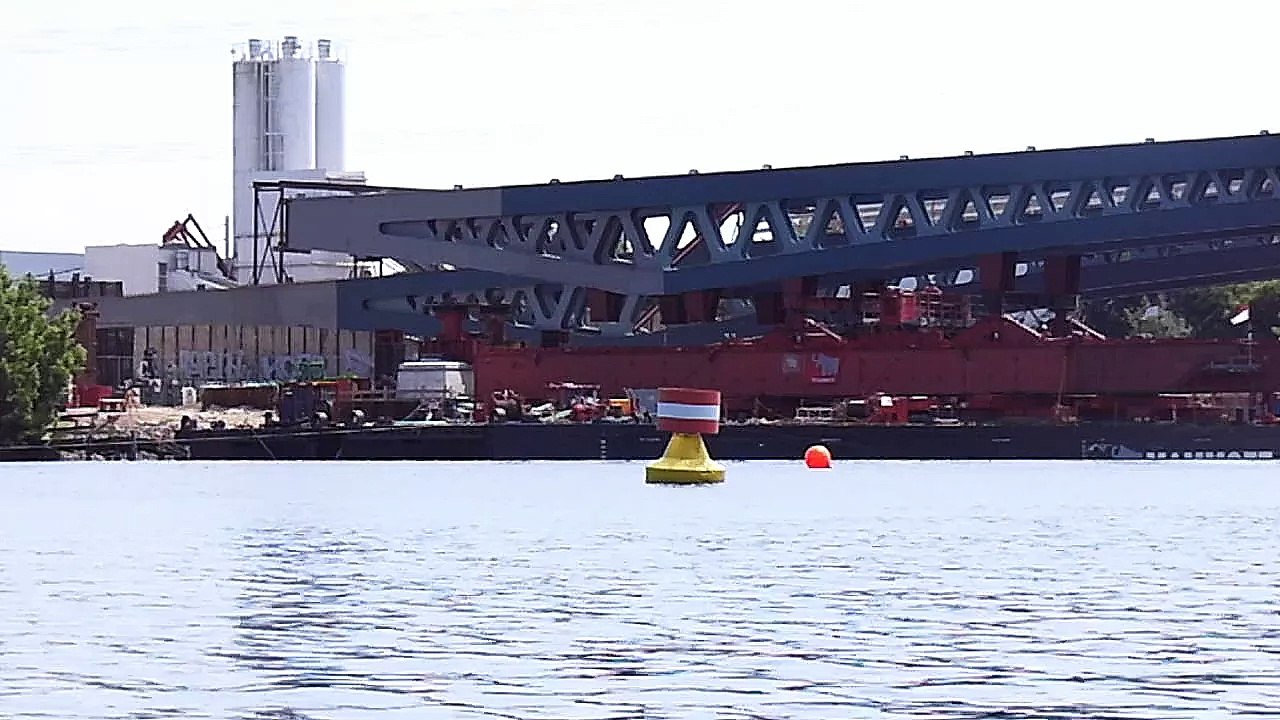 Bridge contruction - bridge on rails over a river