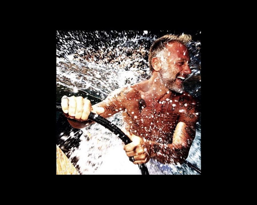 Gianluca Vacchi risponde alla sfida di Bobo Vieri su Instagram