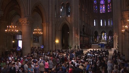 Les images de la messe à Notre-Dame en hommage au prêtre assassiné