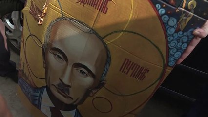 Видео инцидента с "иконой Путина" во время крестного хода на Киев
