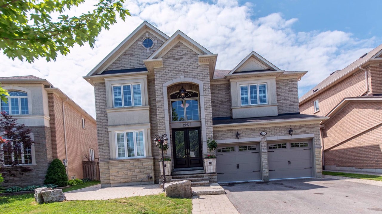 225 Sunset Beach Rd (Yonge & Sunset Beach)